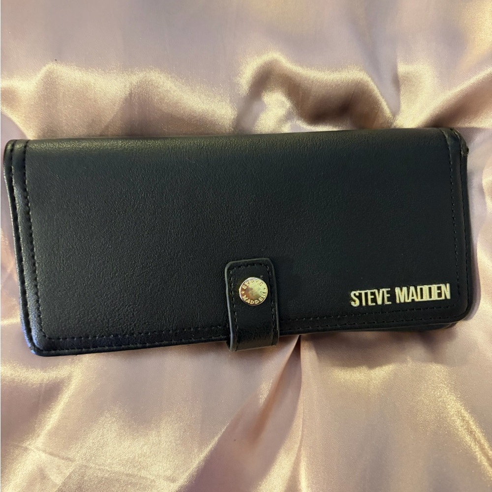 Steve Madden Black Wallet with Gold Logo